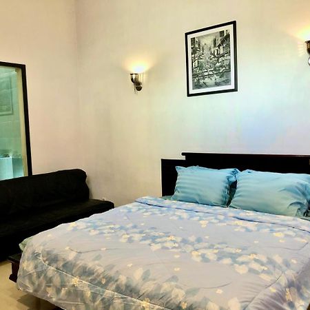 Serafinna Guest House Surabaya Exterior foto