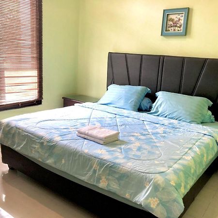 Serafinna Guest House Surabaya Exterior foto