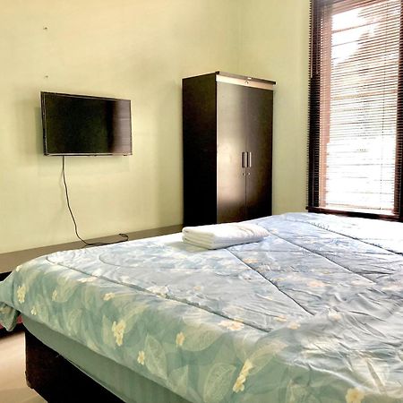 Serafinna Guest House Surabaya Exterior foto