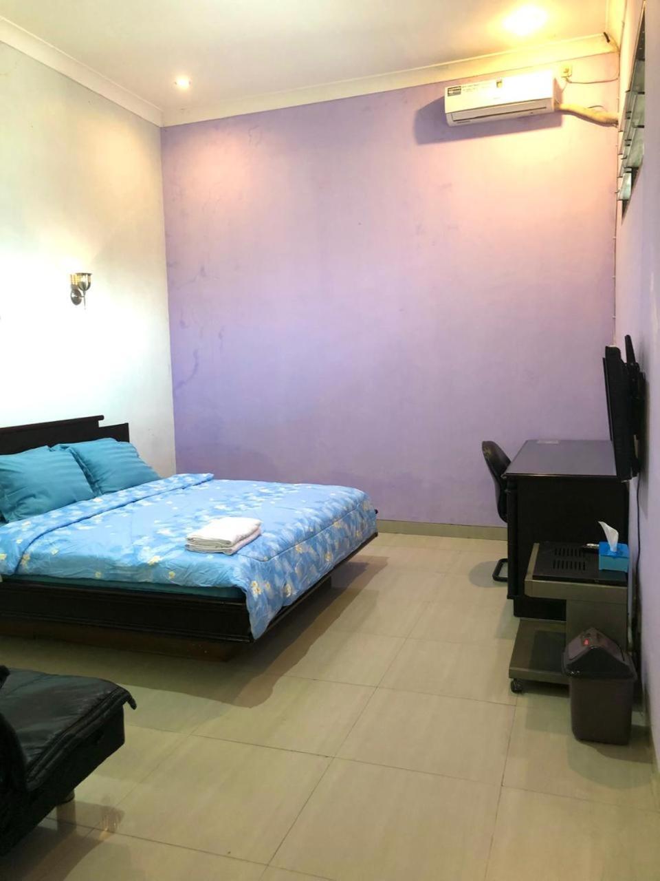 Serafinna Guest House Surabaya Exterior foto