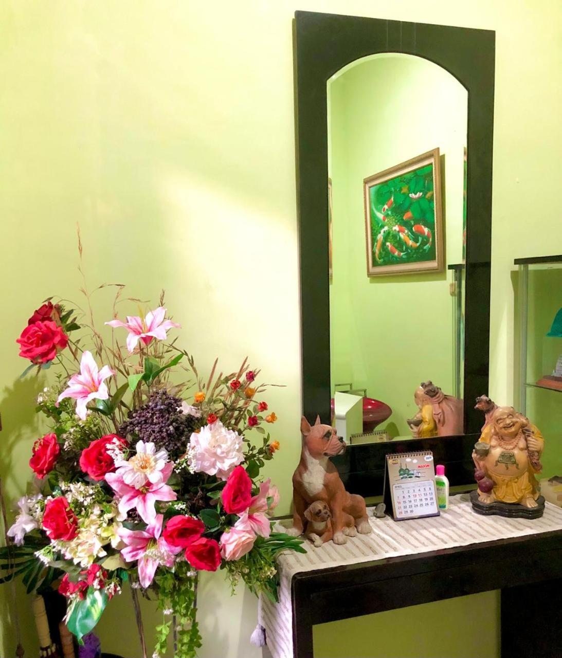 Serafinna Guest House Surabaya Exterior foto
